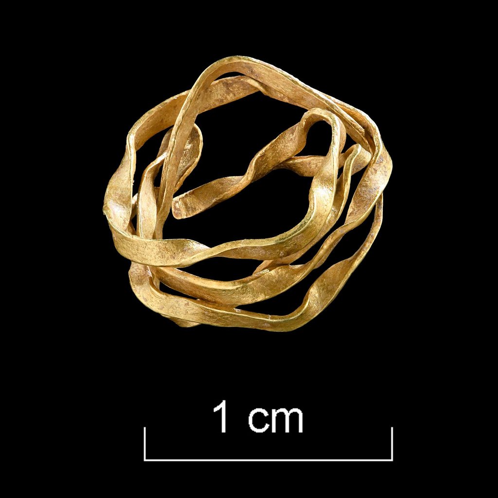Eine etwa 3800 Jahre alte Goldspirale, die in der Bronzezeit wohl als Haarschmuck genutzt wurde.