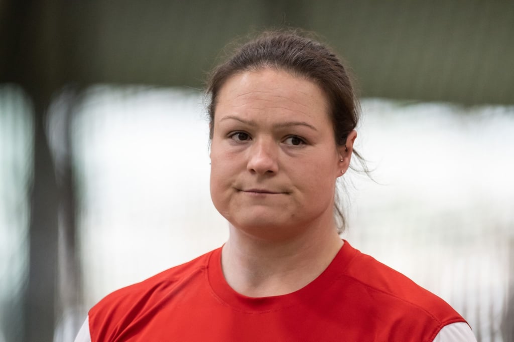 Christina Schwanitz in Aktion beim Kugelstoßen der Frauen.