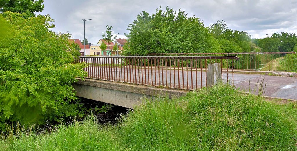 Die Brücke am der Burgenser Weg in Barleben soll mittelfristig saniert werden. Mehr als 100.000 Euro soll die Sanierung kosten.