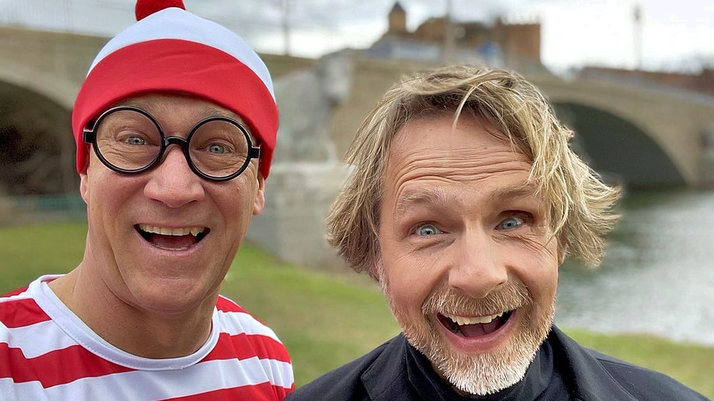 Matthias Rohrschneider (links) und Alexander Terhorst wollen ab Donnerstag wieder vor Zuschauern im Theater spielen.