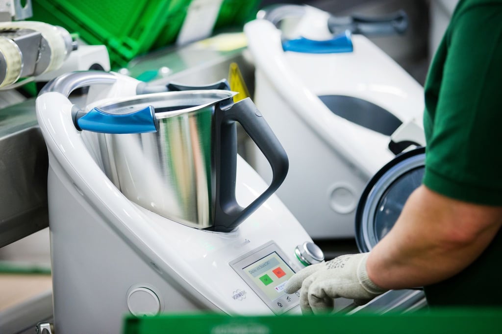 Blick in die Produktion des Thermomix TM5 von Vorwerk im Werk in Wuppertal.