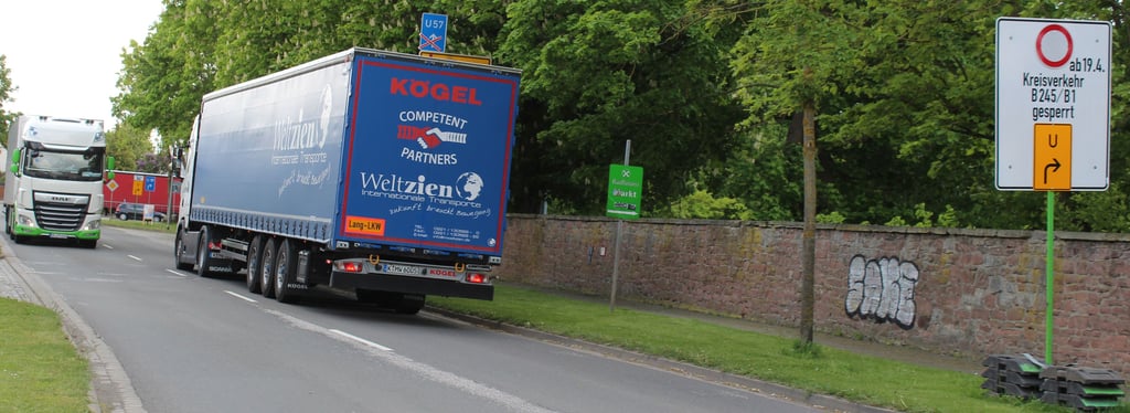 Durch Umleitungen hat der Verkehr in Erxleben zugelegt. In Stoßzeiten ist es schwer, über die Bundesstraße 1 zu kommen.