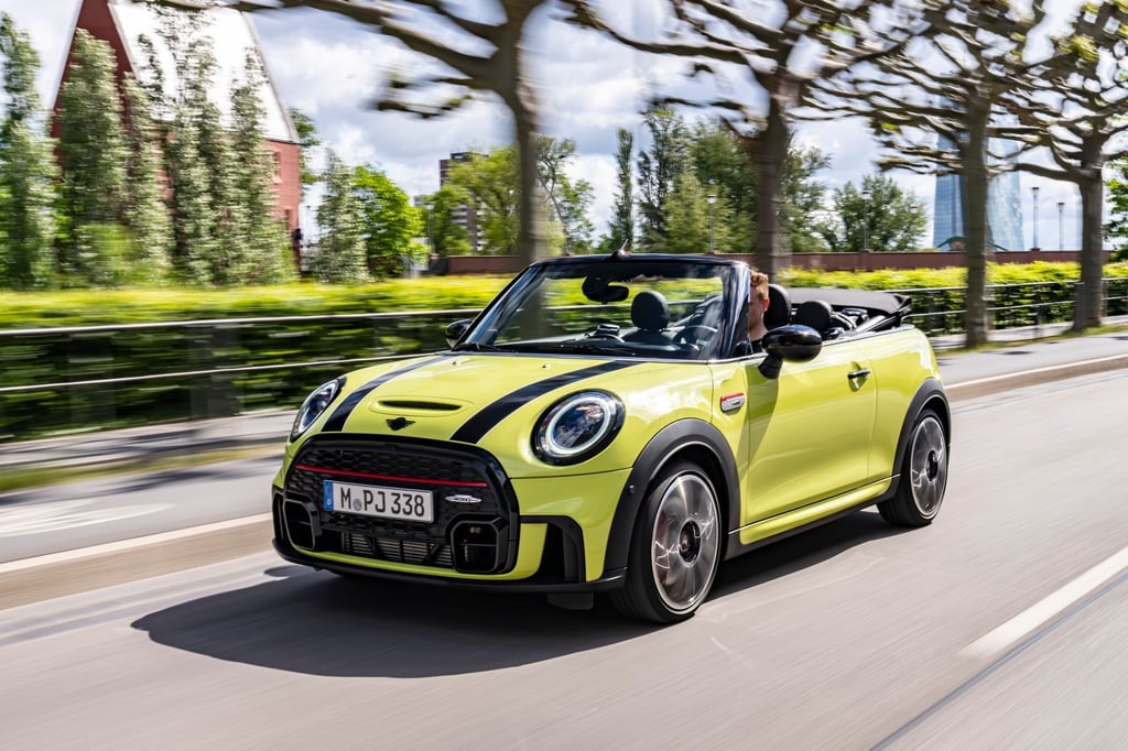Das überarbeitet Mini Cabrio steht ab 24 900 Euro in der Preisliste.