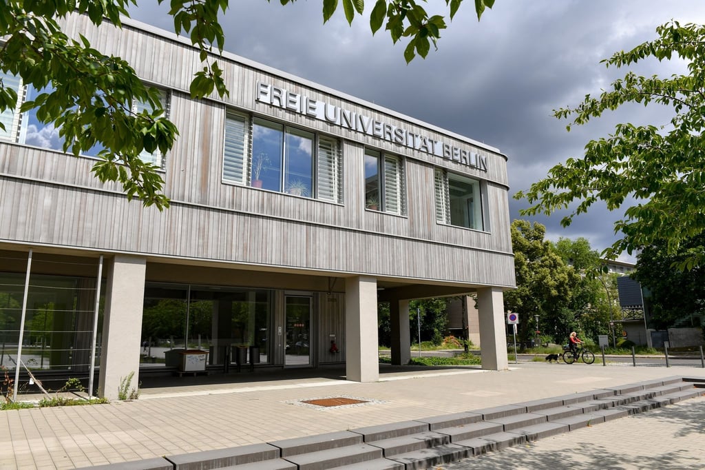 Das Universitätsgebäude "Holzlaube" der Freien Universität in der Fabeckstraße.