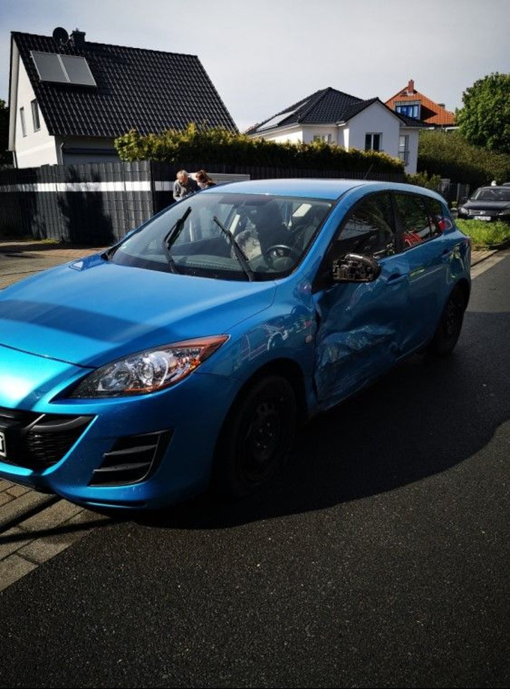 Auch der Mazda erlitt durch die Kollision mit dem Hyundai erheblichen Schaden.