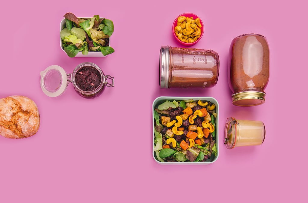 Suppen, Salate und Dressings lassen sich gut vorbereiten - und im Schraubglas unkompliziert lagern und transportieren.
