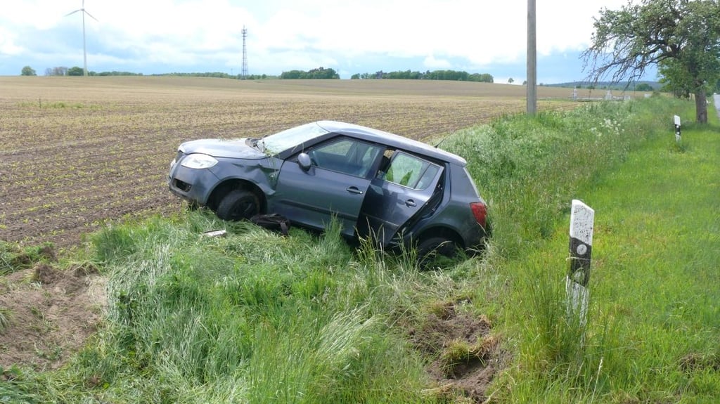 Das Fahrzeug erlitt einen Totalschaden in Höhe von etwa 10.000 Euro.