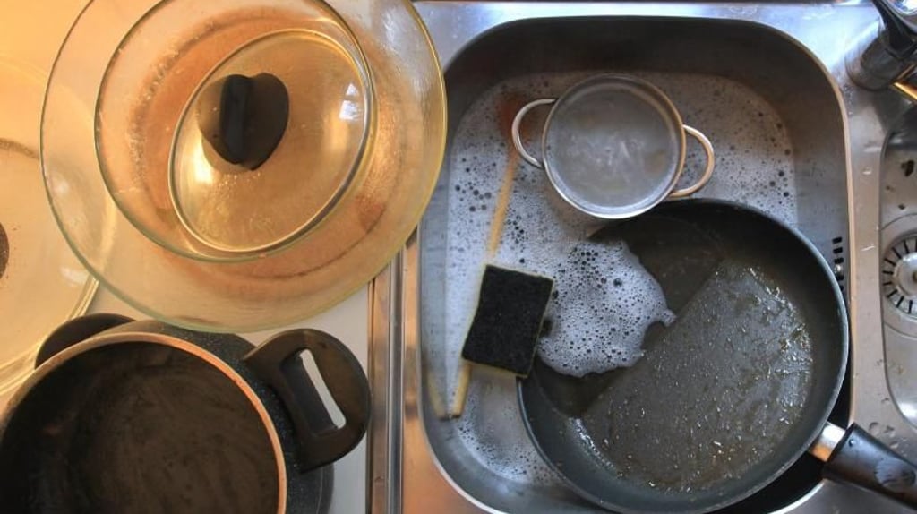 Unbekannte verschafften sich unbefugt Zutritt in eine Magdeburger Wohnung und nahmen dort Speis und Trank zu sich.