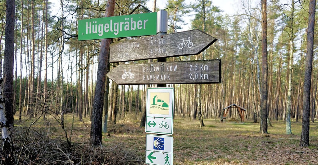 Der Radweg führt zu den Hügelgräbern von Havemark und ist Bestandteil des Altmarkrundkurses.