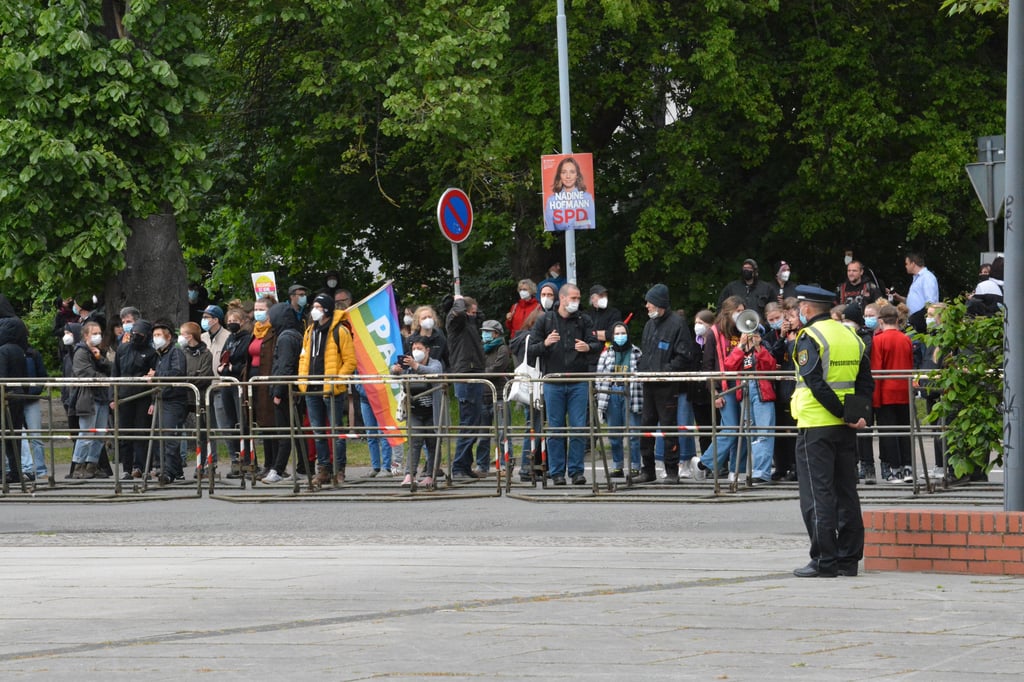 In Salzwedel demonstrierten rund 350 Menschen gegen eine Kundgebung der AfD.