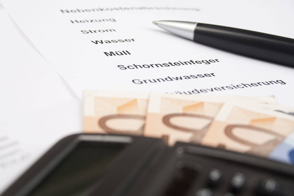 Die Neuerungen für die Nebenkostenabrechnung sollen es Mietern zukünftig erleichtern, ihre Nachzahlungen zu überprüfen.