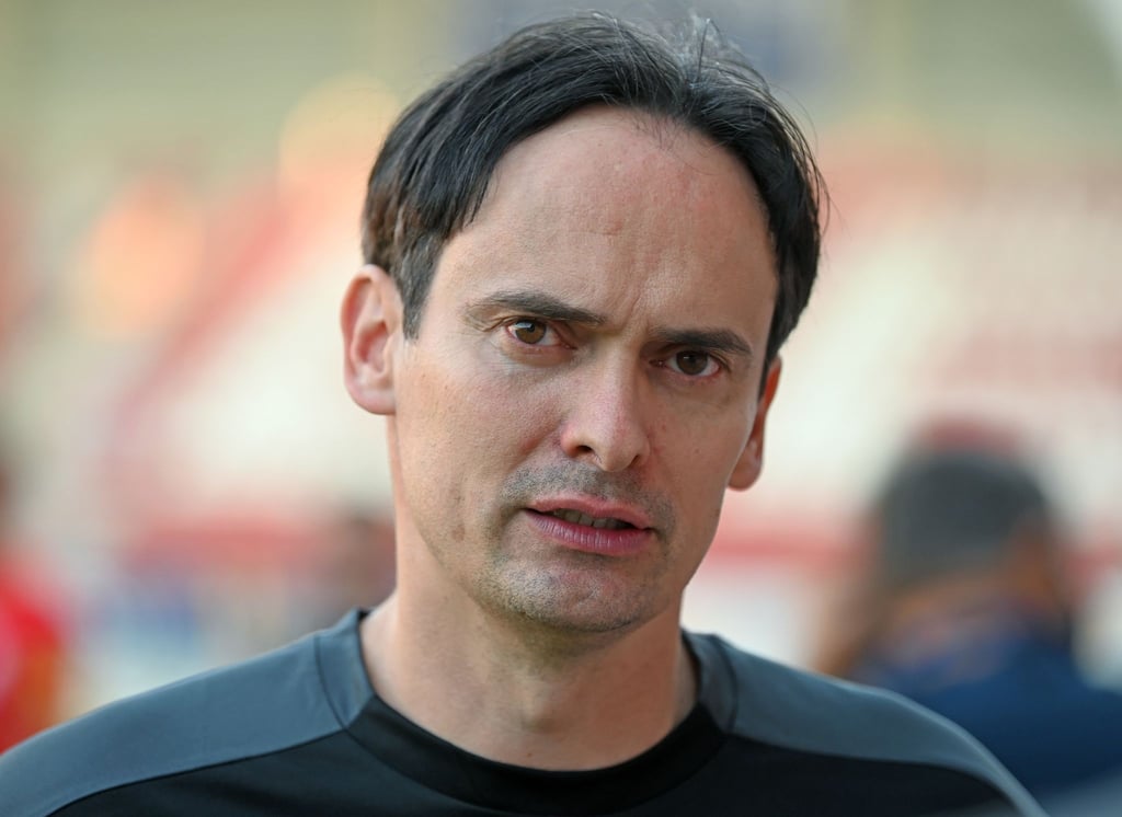 Cheftrainer Florian Schnorrenberg im Stadion nach dem Training.