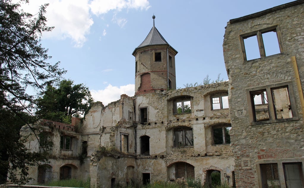 Der einstige Wohnbereich des Schlosses ist nur noch ruinös vorhanden. Zumindest der Turm soll nach den Harbker Wünschen wieder begehbar gemacht werden. In der jetzt geförderten Maßnahme sind diese Pläne jedoch noch nicht enthalten.