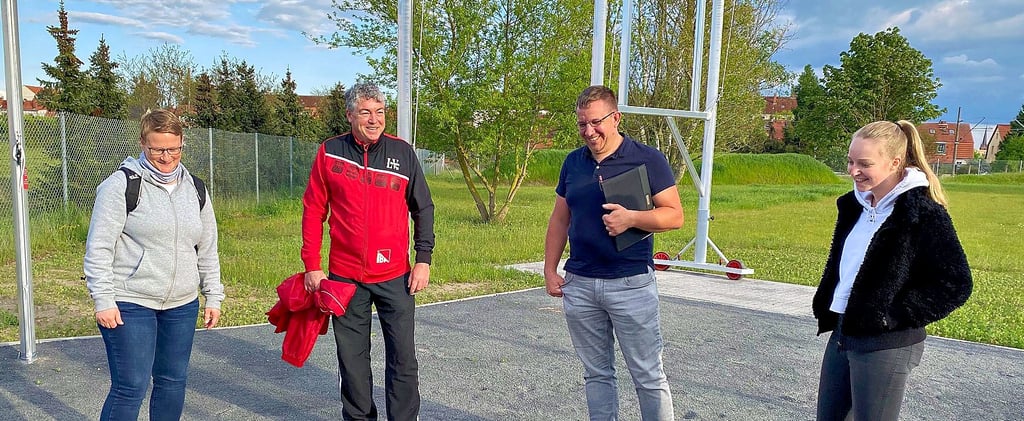 Von links: Cornelia Gebert (SLV-Vizepräsidentin), Peter Ludwig (SLV-Präsident), Christian Topf (LVSA-Wettkampfwart) und Anna-Lena Müller (SLV-Kampfrichterwartin).