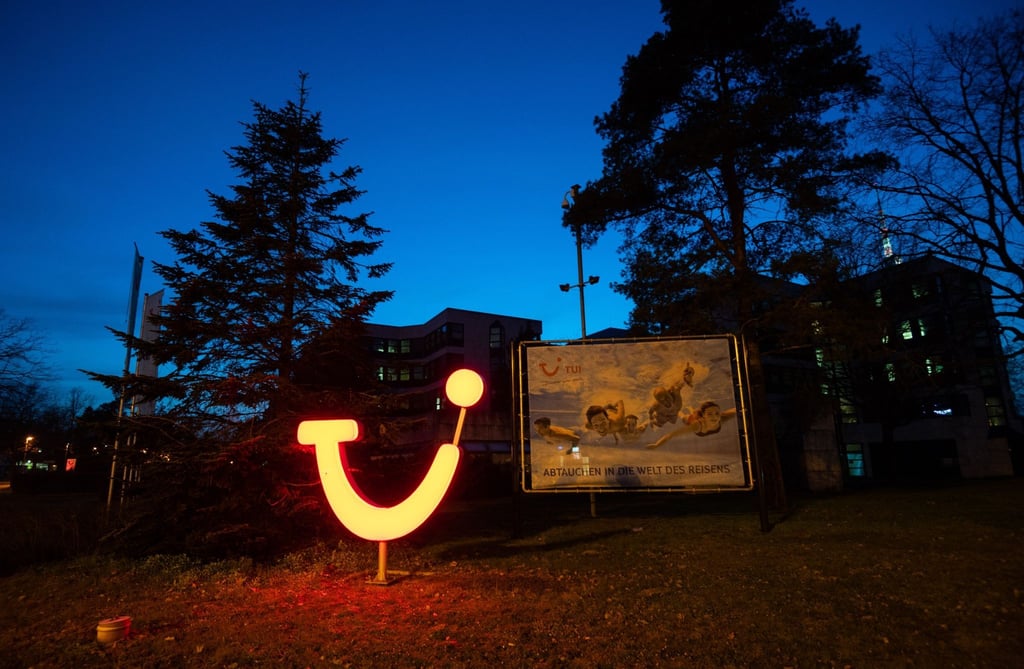 Das Tui-Logo leuchtet.