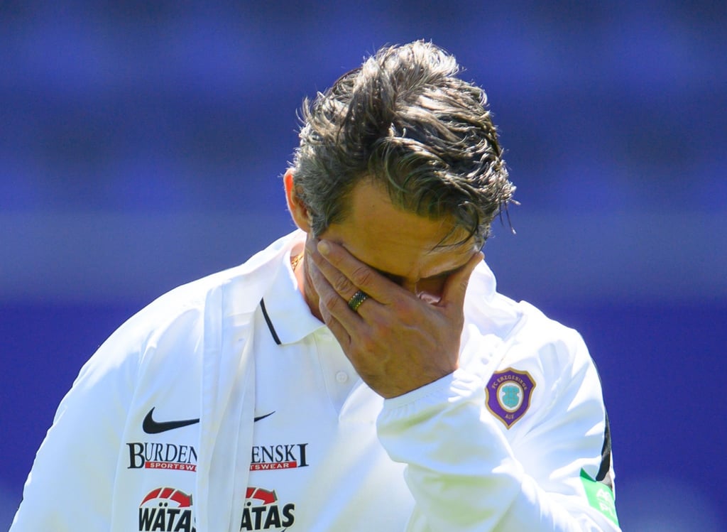 Trainer Dirk Schuster muss in Aue gehen.