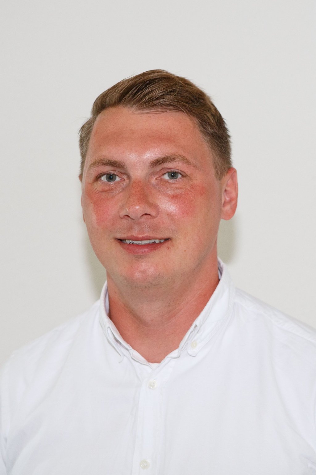 Torsten Fulczynski ist 38 Jahre alt, ledig, Jurist, gebürtig und wohnhaft in Hohenmölsen, Hunde-Freund.