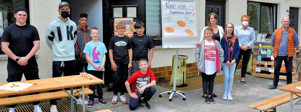 Die ersten Kinder freuten sich am Freitagnachmittag über die Eröffnung des neuen Clubhaus "Butze" in Mieste.