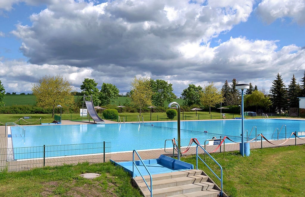 Ab dem Kindertag können die Bürger das Schwimmbad in Klein Wanzleben nutzen. Neben dem Sprung ins kühle Nass können sie hier auch im Internet surfen.
