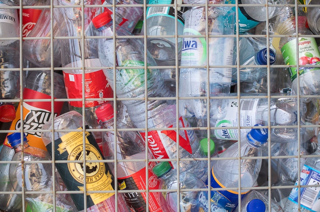 PET-Flaschen sollen künftig einen Mindestanteil an recyceltem Kunststoff enthalten.