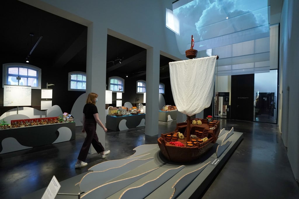 Das Großmodell einer Kogge aus dem 14. Jahrhundert steht im Mittelpunkt der Ausstellung „Hanse steinreich - eine Lego Zeitreise“.