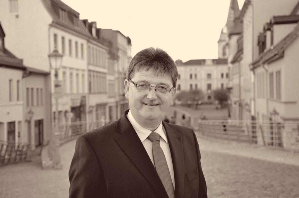 2015 war Uwe Schmidt als Kandidat der SPD zur Wahl des Oberbürgermeisters in Bernburg angetreten.