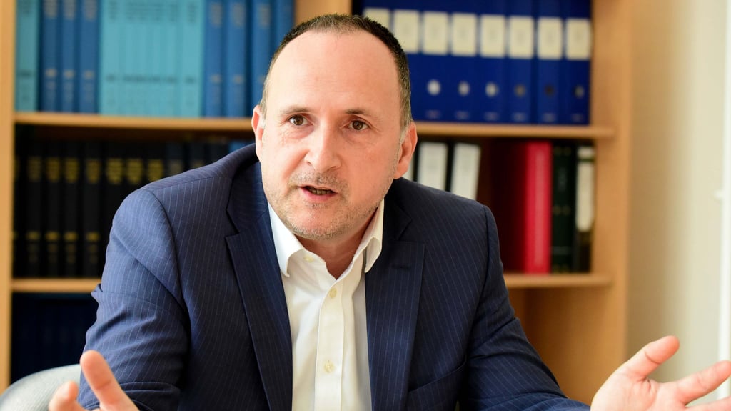 Rechnungshofpräsident Kay Barthel sieht Milliardenlöcher im Haushalt von Sachsen-Anhalt.