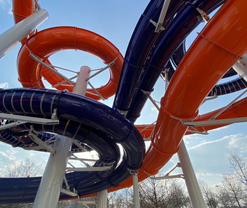 Noch stehen Restarbeiten an den neuen Rutschen im Freizeitbad Nemo in Magdeburg aus.