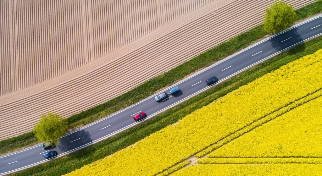 Eine Straße aus der Vogelperspektive
