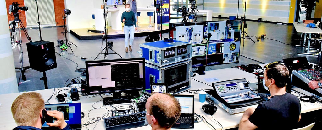 Zur Langen Nacht der Wissenschaft in Magdeburg sendet die Hochschule Magdeburg-Stendal mit dem Kanal „Die Welt von morgen“ aus dem gläsernen Studio in der Mensa der Hochschule.