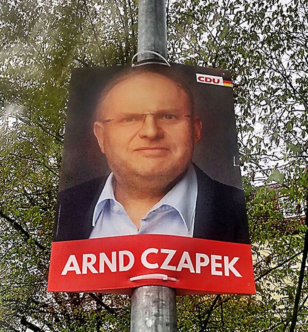 Kein Verstoß: Es wurden nicht zu viele Wahlplakate von Arnd Czapek aufgehängt.