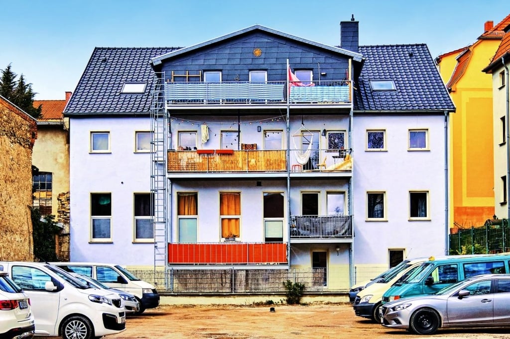 Mehrfamilienhaus mit Nebengebäude in Weimar / Mindestgebot 1.390.000 Euro