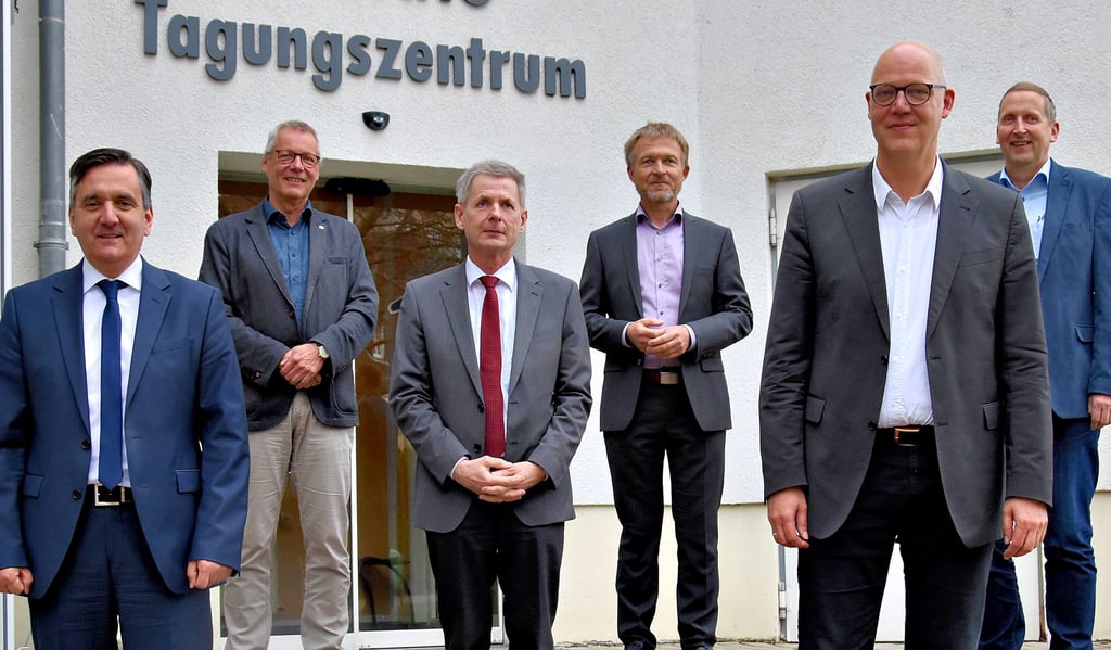 Stellten im Quedlinburger Harzklinikum den geplanten ?Care Campus Harz" vor (von links): Thomas Balcerowski (CDU), Hans Jaekel, Peter Redemann, Martin Montowski, Thomas Schilling und Reiner Holmer.