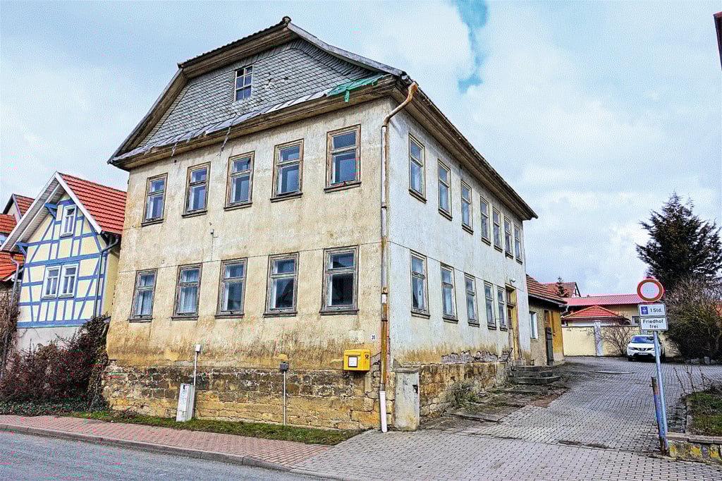 Denkmalg. ehemalige Dorfschule mit Anbau in Stadtilm OT Großliebringen / Mindestgebot 9.000 Euro