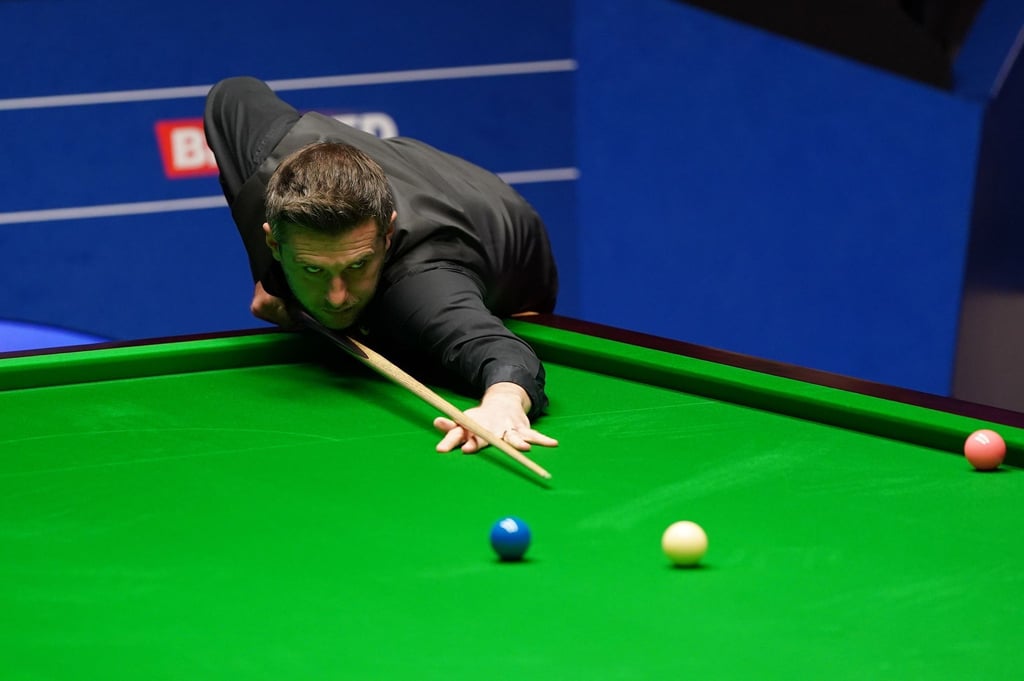 Steht in Sheffield vor seinem vierten Titel: Mark Selby am Tisch in Aktion.