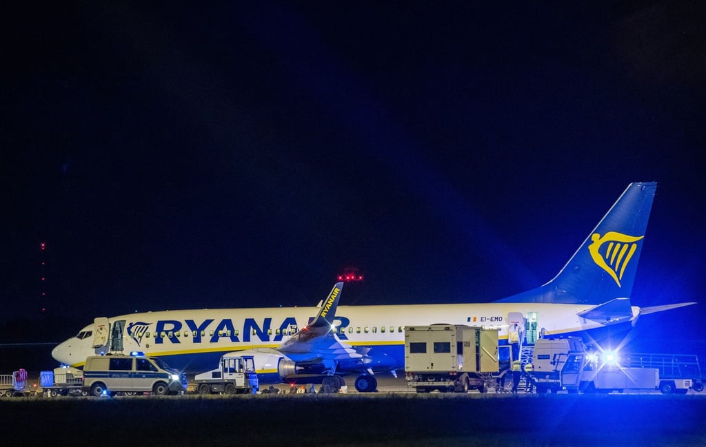 Warum die Ryanair-Maschine um kurz nach 20 Uhr in Berlin landen musste, blieb zunächst unklar.