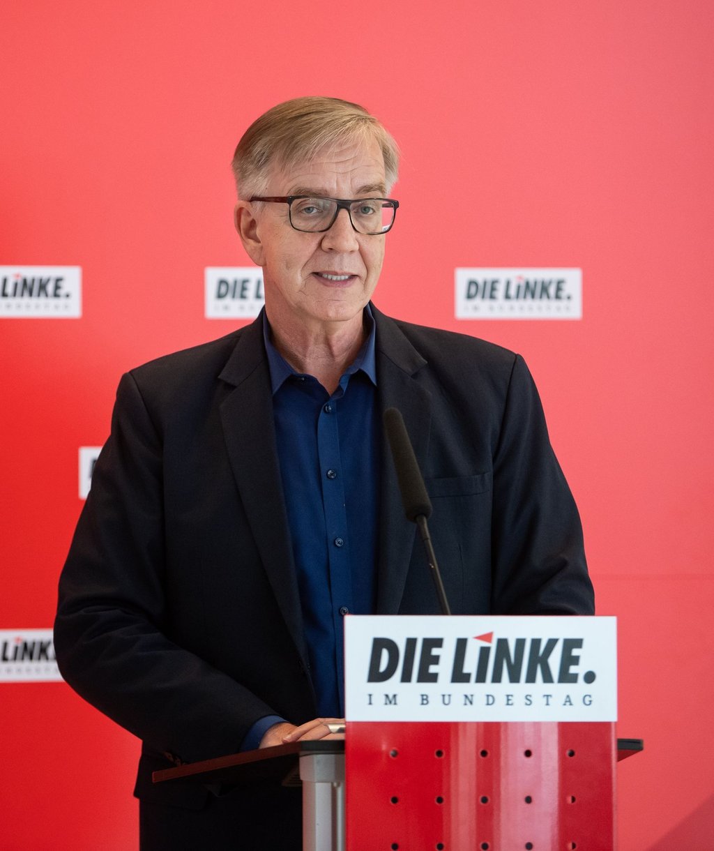 Dietmar Bartsch, Vorsitzender der Bundestagsfraktion der Partei Die Linke, spricht.