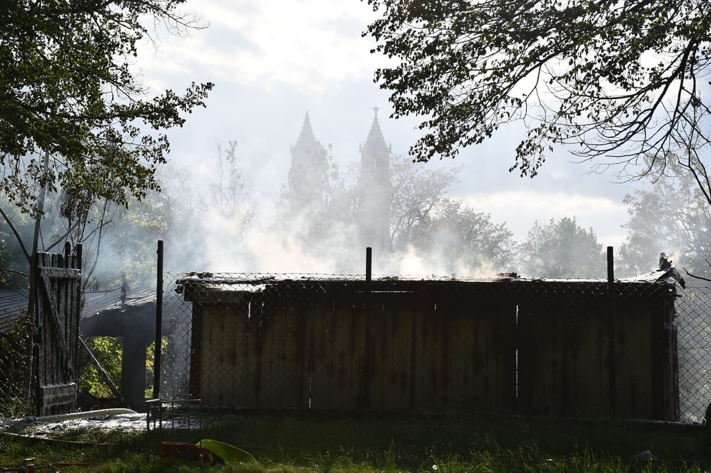 Laubenbrand in der Stadtparkstraße im Magdeburger Stadtpark.