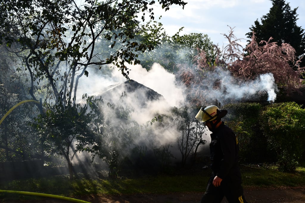 Laubenbrand in der Bahrendorfer Straße in Magdeburg-Sudenburg.