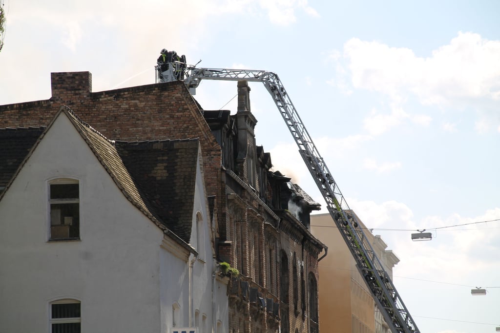 In Halle ist es am Sonntag zu einem Brand in der Raffineriestraße gekommen.