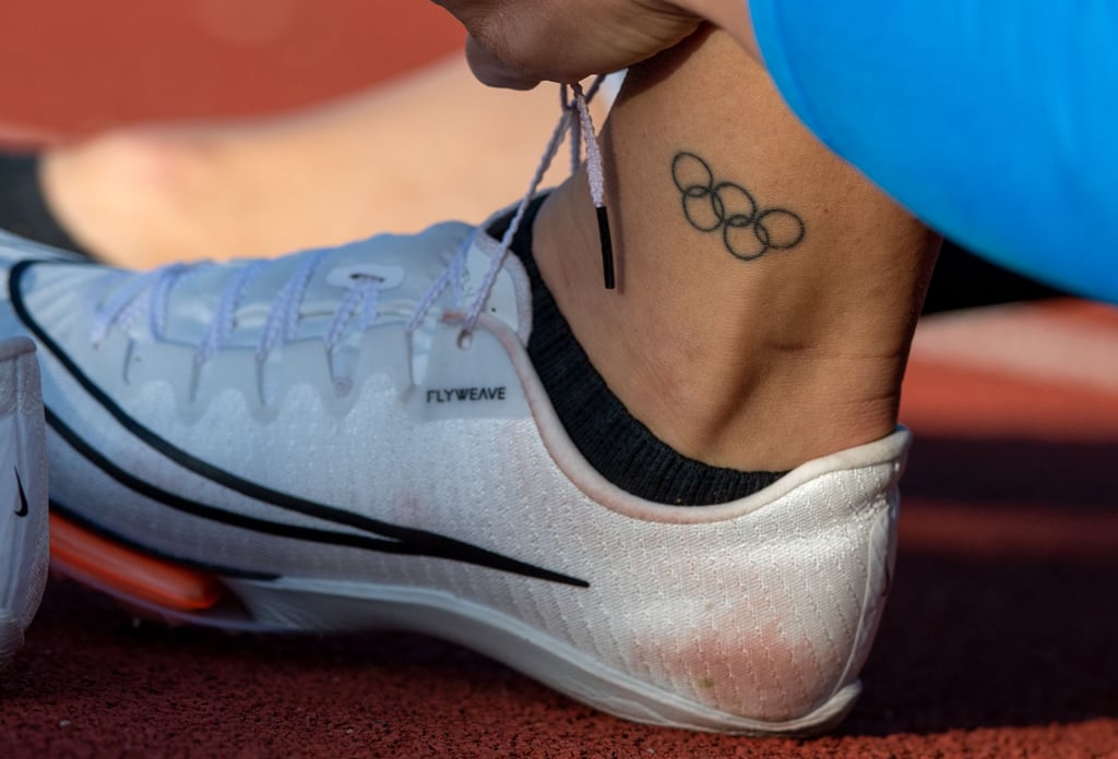 Ein Tattoo der Olympischen Ringe sind am Knöchel von Cindy Roleder aus Deutschland zu sehen.