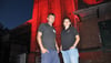 Yvonne Wilke und Marcel Ballerstein vom GVS Genthiner Veranstaltungsservice in Genthin im vergangenen Jahr während der Aktion von „Alarmstufe Rot“. Die Veranstalter haben bei der Umfrage "Zähl dazu" mitgemacht. 