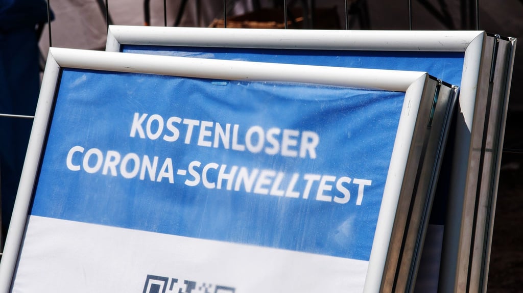 Von Testpflicht und Kosten sind allein Ungeimpfte betroffen – und auch nur in Kreisen mit erhöhten Inzidenzen. Foto: Peter Kneffel/dpa