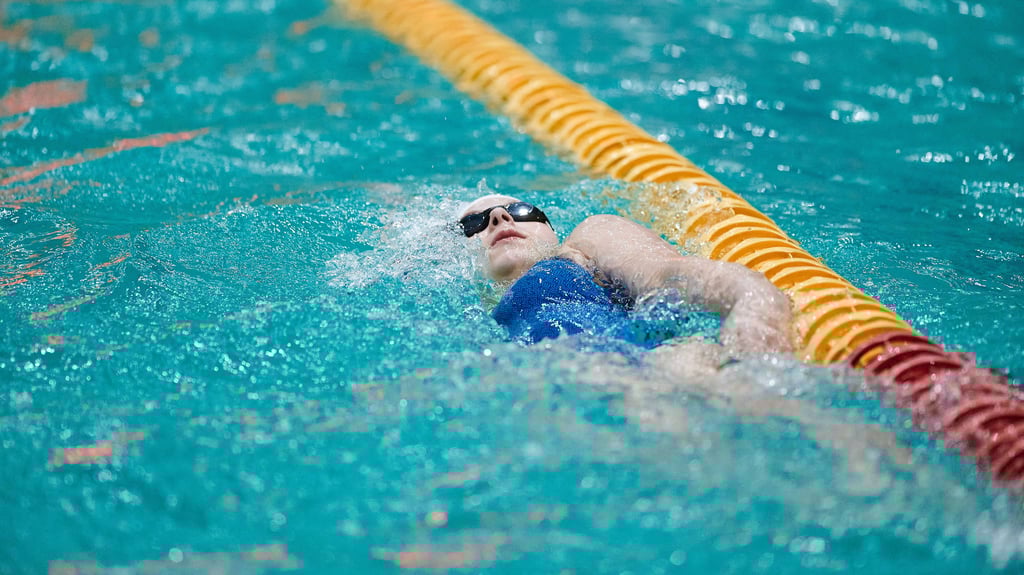 Die Schwimmhallen in Sachsen-Anhalt werden bei einem stabilen Inzidenzwert unter 100 wieder geöffnet. (Symbolbild)