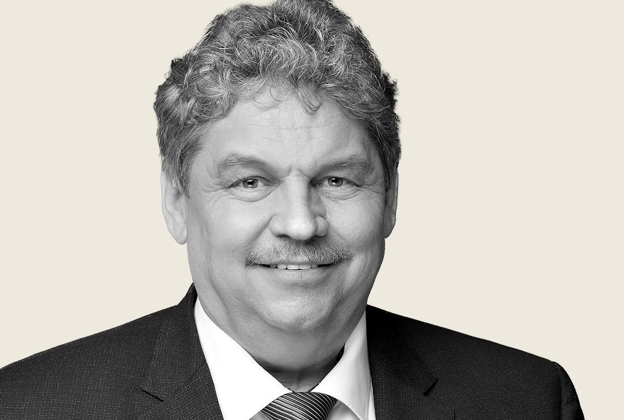 Er ist 60 Jahre alt &#8226; lebt mit seiner Frau in Zabitz &#8226; sitzt seit 2011 im Landtag    &#8226; ist Präsident des SV Kleinpaschleben und Mitglied des Posaunenchors &#8222;Köthener Blech&#8220;  &#8226; ist langjähriges Mitglied des Gemeinderates des Osternienburger Landes und seit 2019 dessen Vorsitzender