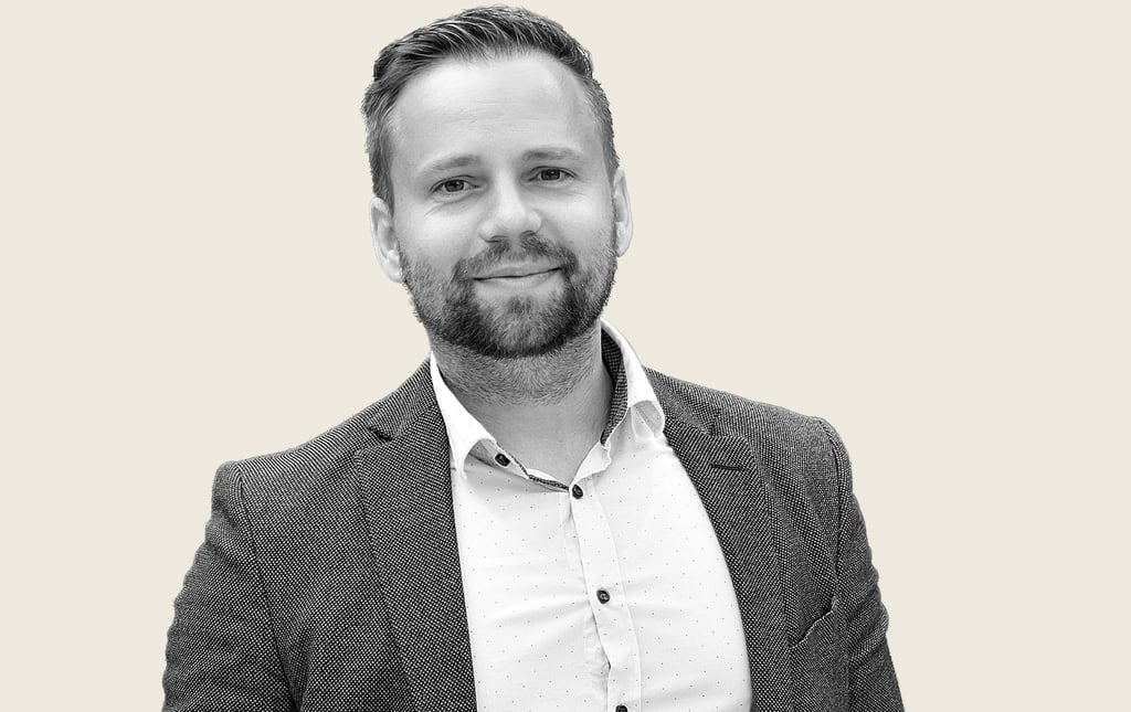 Er  wurde 1987 in Magdeburg geboten • lebt in Gommern •  ist gelernter Verwaltungsfachwirt • ist Vorsitzender  des AfD-Kreisverbandes im Jerichower Land • will sich auch für Breitbandausbau und digitale Verwaltungsangebote
 stark machen