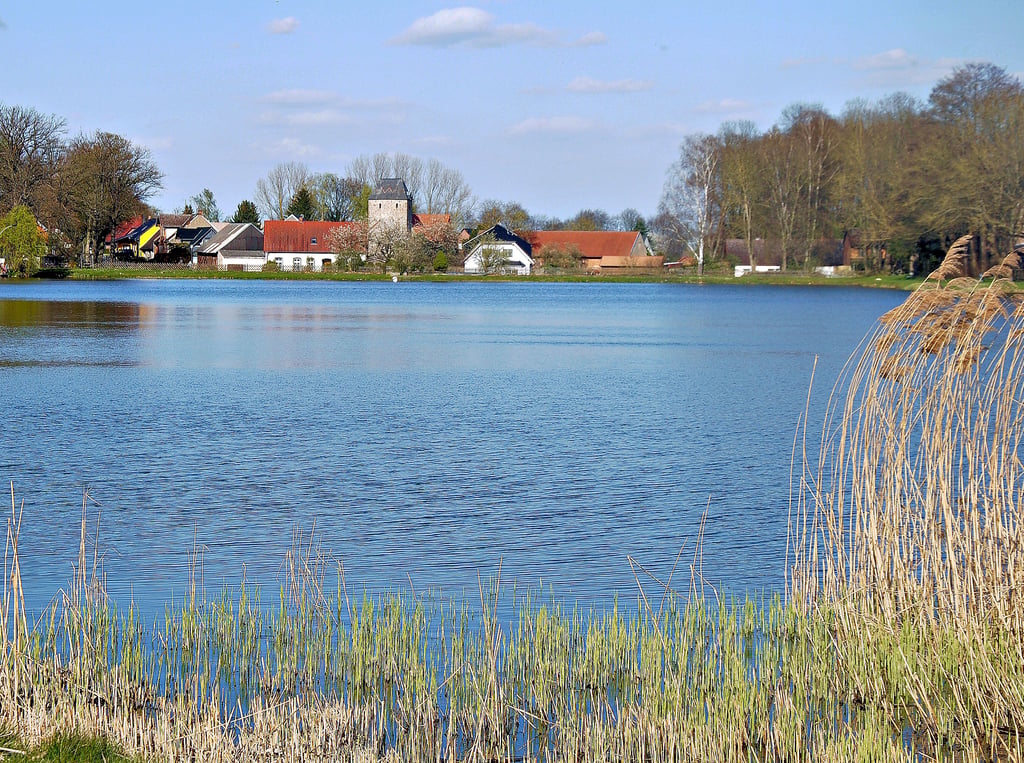 Die Idylle am Ahlumer See trügt. Derzeit tobt dort ein handfester Streit um die Zukunft der kleinen Westernstadt, die sich die Biker vom Motorradclub ?HDC Ragtag? in den vergangenen Jahren aufgebaut haben.