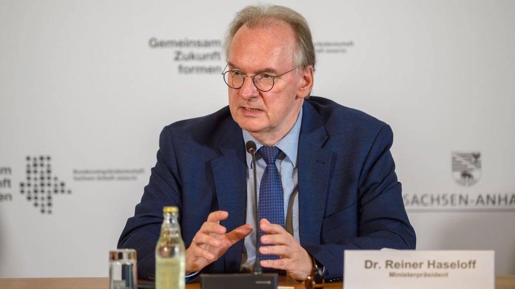 Ministerpräsident von Sachsen-Anhalt Reiner Haseloff (CDU) bei einer Pressekonferenz.