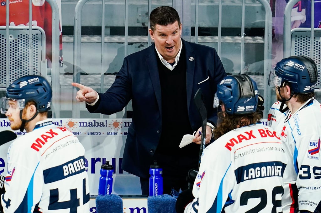 Bleibt ein weiteres Jahr Trainer der Straubing Tigers: Tom Pokel.