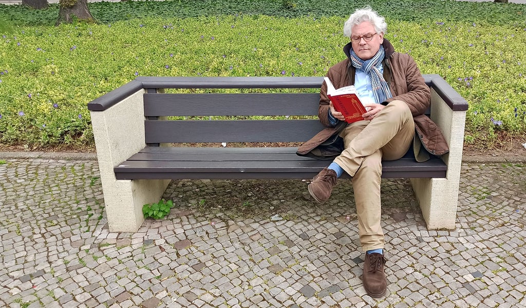 Christian Antz’ (Foto) Argumente für die Beimsbank auf dem Domplatz: Sie ist bequem, sie ist ein Unikat, sie ist wie der Dom aus Sandstein gebaut und passt daher zum Platz, sie würde aus der Bürgerschaft finanziert werden, sie steht für eine Zeit, als Magdeburg eine Vorreiterrolle im Hinblick auf die Architektur übernahm.